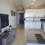 Comfortable With Amazing Sea Views شقة بالم مار