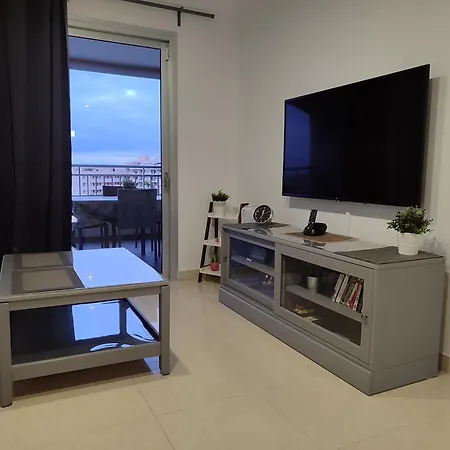 Comfortable With Amazing Sea Views شقة بالم مار