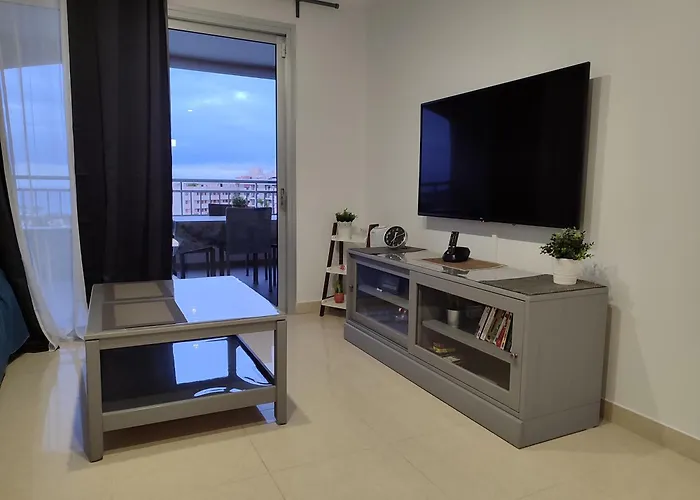 Comfortable With Amazing Sea Views شقة بالم مار